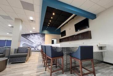 هتل Wingate By Wyndham Wichita Airport