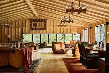 استراحتگاه Bluebird Cady Hill Lodge