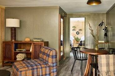 استراحتگاه Bluebird Cady Hill Lodge