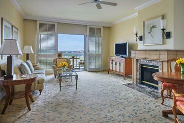 استراحتگاه The Ritz Carlton Dallas, Las Colinas