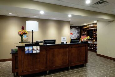 هتل Hampton Inn Green Bay Downtown