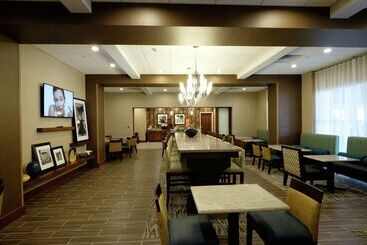 هتل Hampton Inn Green Bay Downtown