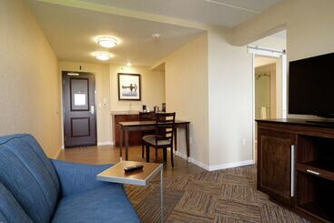 هتل Hampton Inn Green Bay Downtown