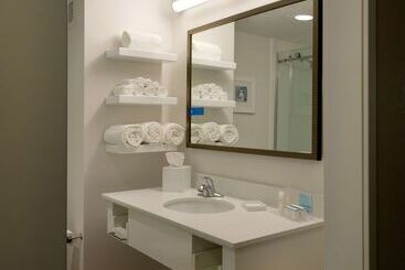 هتل Hampton Inn Green Bay Downtown