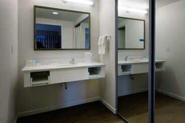 هتل Hampton Inn Green Bay Downtown