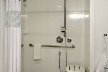 هتل Hampton Inn Green Bay Downtown