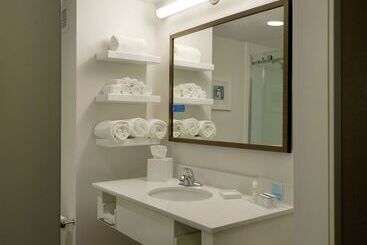 هتل Hampton Inn Green Bay Downtown