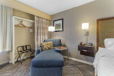 هتل Hampton Inn Green Bay Downtown