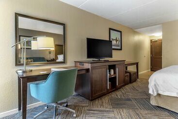 هتل Hampton Inn Green Bay Downtown