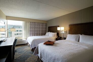 هتل Hampton Inn Green Bay Downtown
