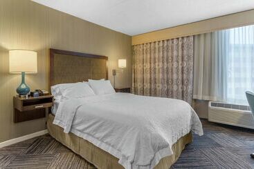 هتل Hampton Inn Green Bay Downtown
