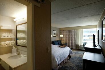هتل Hampton Inn Green Bay Downtown