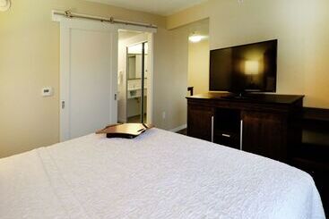 هتل Hampton Inn Green Bay Downtown