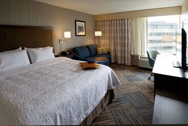 هتل Hampton Inn Green Bay Downtown