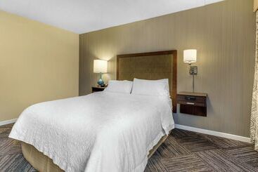 هتل Hampton Inn Green Bay Downtown