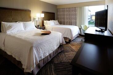 هتل Hampton Inn Green Bay Downtown