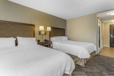 هتل Hampton Inn Green Bay Downtown