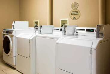 هتل Comfort Inn & Suites Springfield I 44