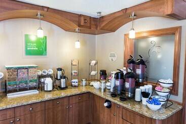هتل Comfort Inn & Suites Springfield I 44
