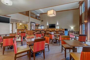 هتل Comfort Inn & Suites Springfield I 44