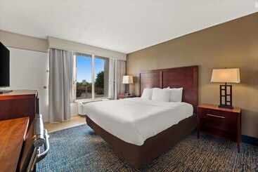 هتل Comfort Inn On The Ocean