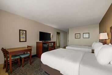 هتل Comfort Inn On The Ocean