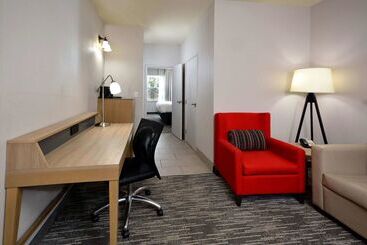هتل Country Inn & Suites By Radisson, Asheville West Near Biltmore