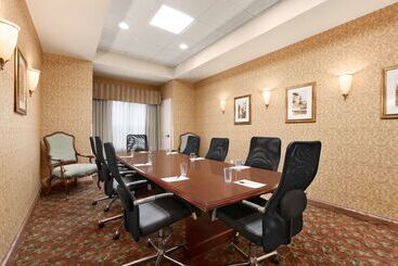 هتل Country Inn & Suites By Radisson, Asheville West Near Biltmore