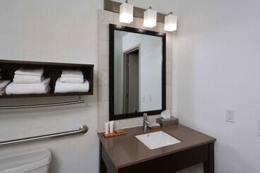 هتل Country Inn & Suites By Radisson, Asheville West Near Biltmore