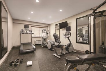 هتل Country Inn & Suites By Radisson, Williamsburg East Busch Gardens , Va