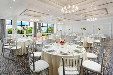 هتل Courtyard By Marriott Boston Cambridge