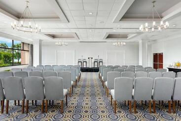 هتل Courtyard By Marriott Boston Cambridge