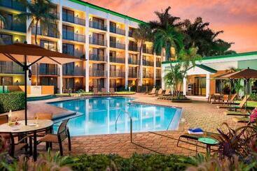 هتل Courtyard By Marriott Fort Lauderdale East / Lauderdale By The Sea