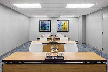 هتل Courtyard By Marriott Minneapolis Downtown