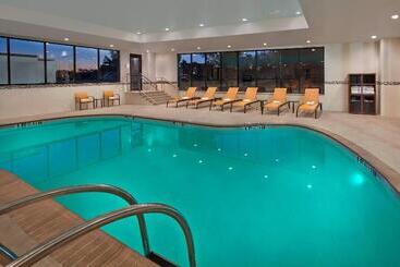 هتل Courtyard By Marriott Philadelphia City Avenue