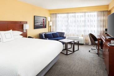 هتل Courtyard By Marriott Fishermans Wharf