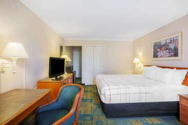 هتل Days Inn By Wyndham Del Rio