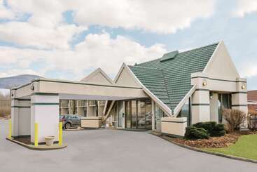 هتل Days Inn By Wyndham Rutland/killington Area