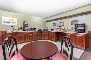 هتل Days Inn & Suites By Wyndham Lexington
