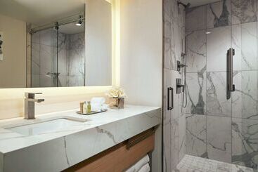 هتل Doubletree By Hilton  Chicago  Magnificent Mile