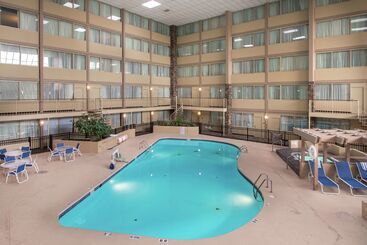 هتل Wyndham Garden Westlake