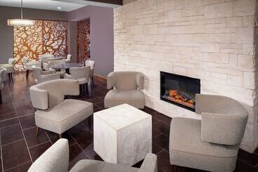 هتل Wyndham Garden Westlake