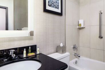 هتل Wyndham Garden Westlake
