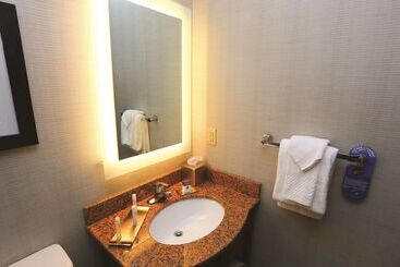 هتل Wyndham Garden Westlake