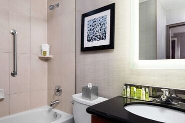 هتل Wyndham Garden Westlake