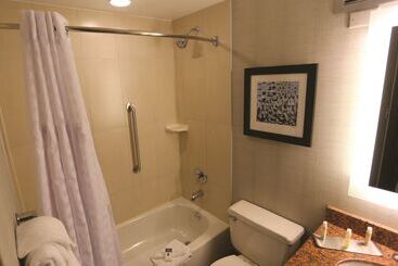 هتل Wyndham Garden Westlake