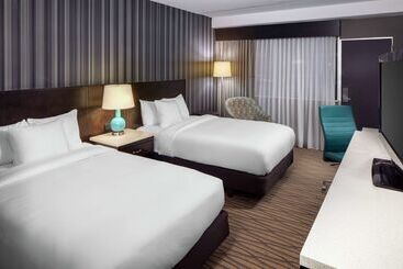 هتل Wyndham Garden Westlake