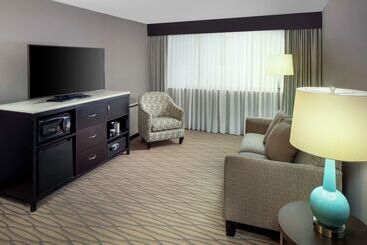 هتل Wyndham Garden Westlake