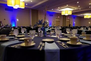 هتل Wyndham Garden Westlake
