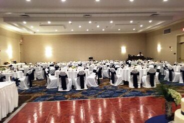 هتل Wyndham Garden Westlake